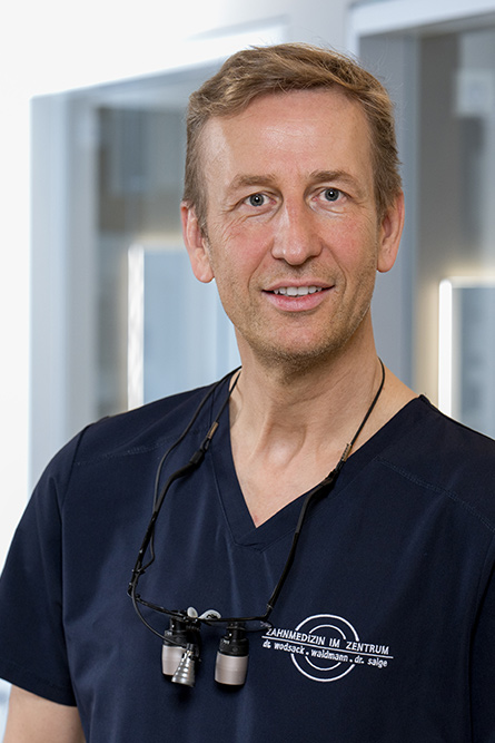 Inhaber<br>
stellvertretende zahnärztliche Leitung Dr. Marc Wodsack